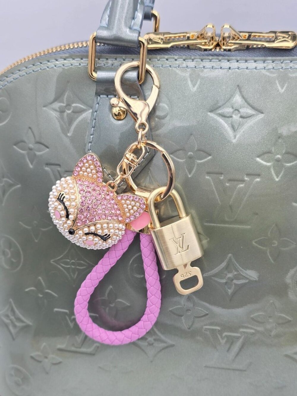 Authentic Louis Vuitton Gold Lock 🔒 Unbranded Fox Head Keychain Bag Charm LV - Picture 8 of 9